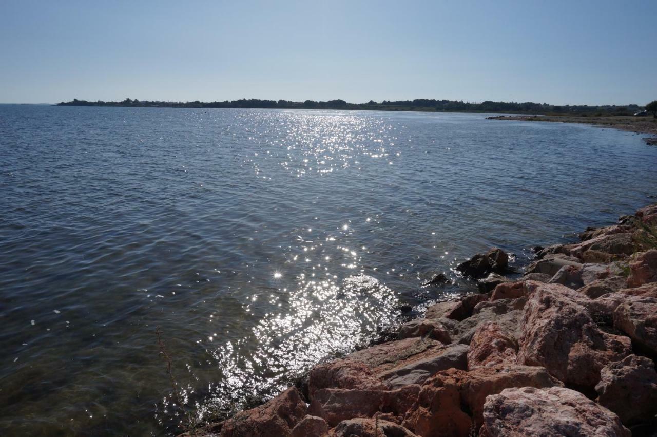 Appartamento Port Mezua Mèze Esterno foto